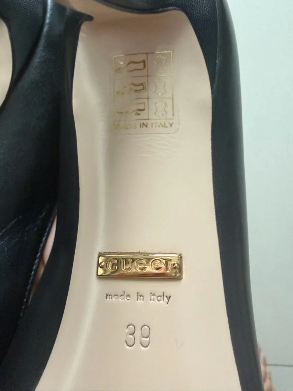 Gucci Black Leather Pointed Toe Pumps with Gold GG Hardware - Picture 8 of 13